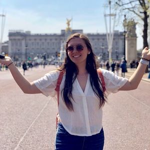 Meet your Posher, Claire